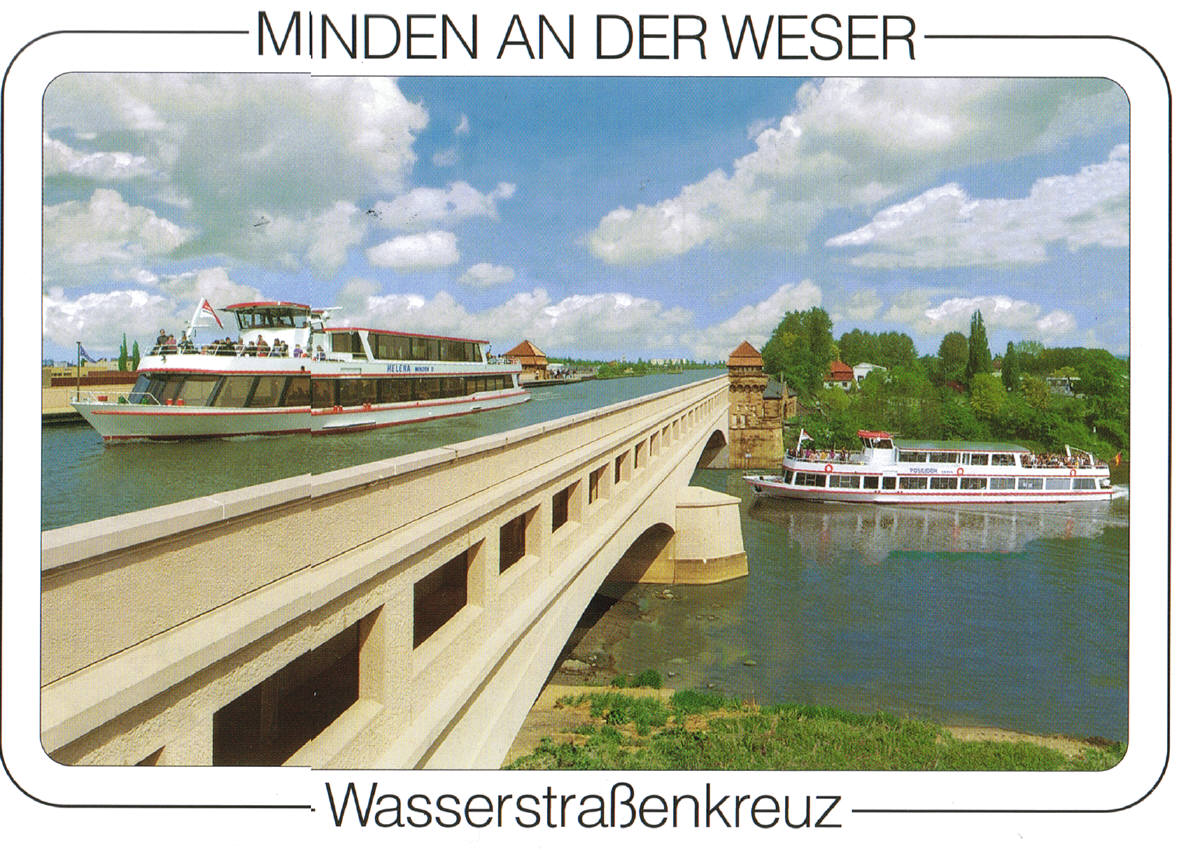 Minden: Wasserstraßenkreuz - Ausflugsschiffe der "Weißen Flotte" begegbeb sich auf MLK und Weser