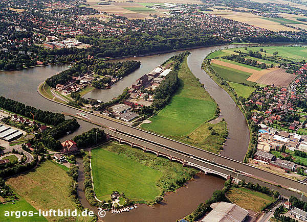 MINDEN i. Westfalen: MLK mit "Wasserstraßenkreuz" (Weser/Mittellandkanal) mit Schachtschleuse